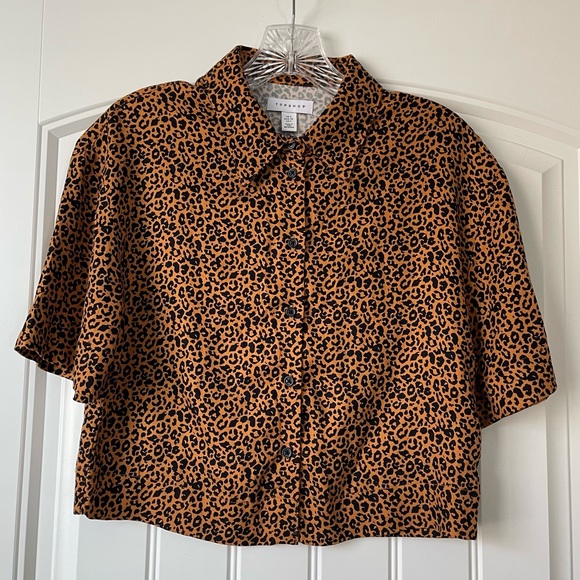 Topshop Tops - Topshop Leopard Print Short Sleeve Cropped Button Up